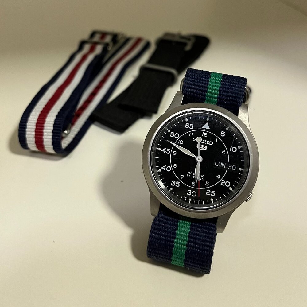 Seiko 5 Black Dial SNK809 37mm Automatic Watch with Nylon Straps - Great conditi